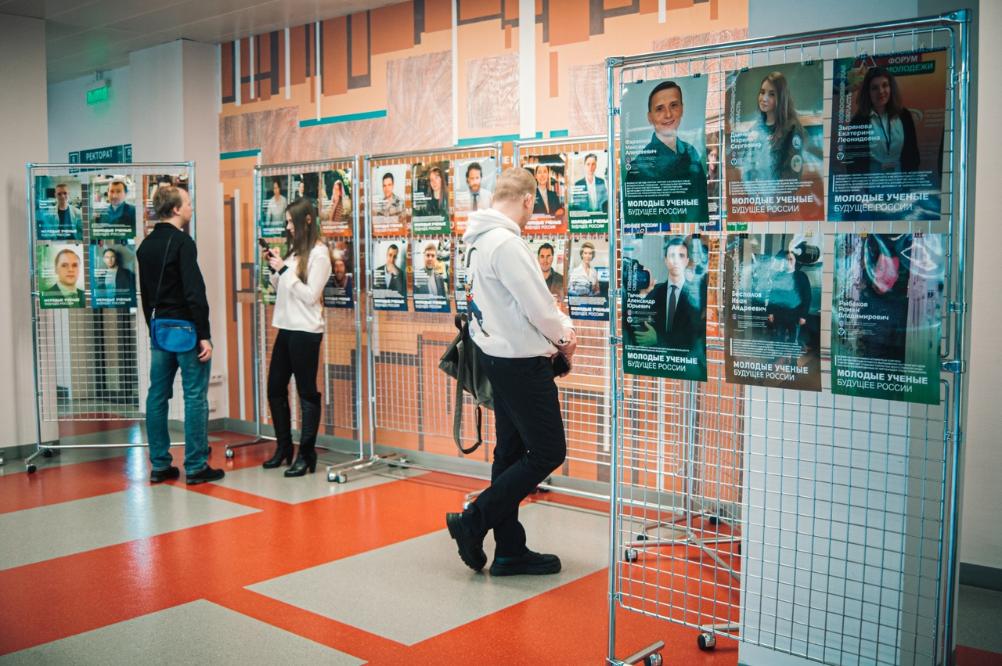 В НГУ проходит фотовыставка «Молодые ученые - будущее России» с участием сотрудников СФНЦА РАН