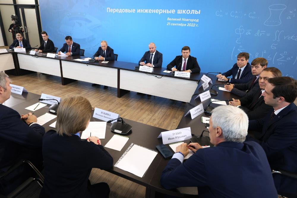 Vladimir Putin meets with leaders of advanced engineering schools and their industrial partners
