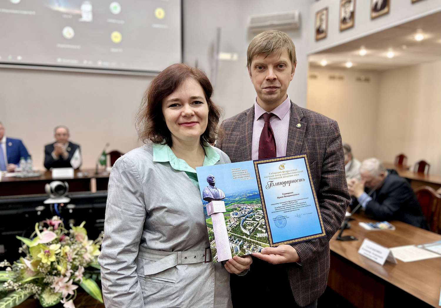 Награждение персонала. Награждение сотрудников. Награждение сотрудников фото. Идеи для награждения сотрудников. Награждение персонала Арго учебный центр Москва.